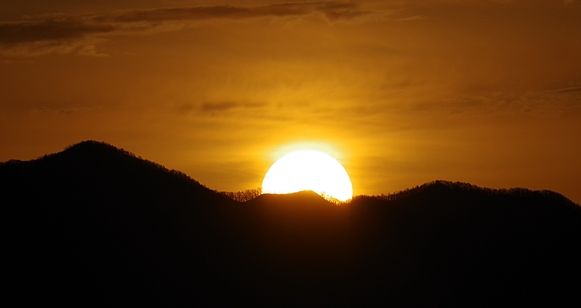 四角い太陽 ひかたま 光の魂たち