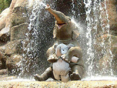 lost-toy-elephant-travels-around-world-photoshop-battle-4