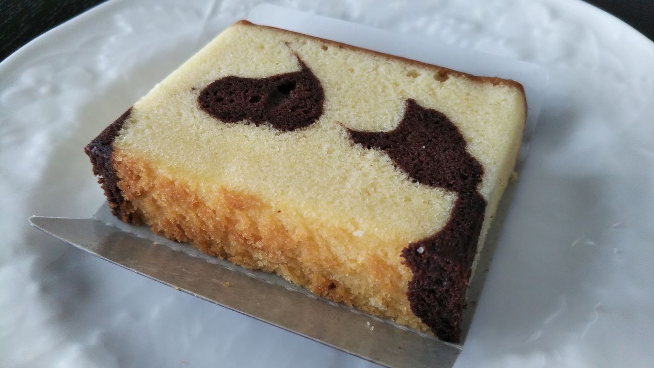 小岩井農場 うしさんのきもち しっとり濃厚バターケーキ 今日は何食べる 全国お土産日記