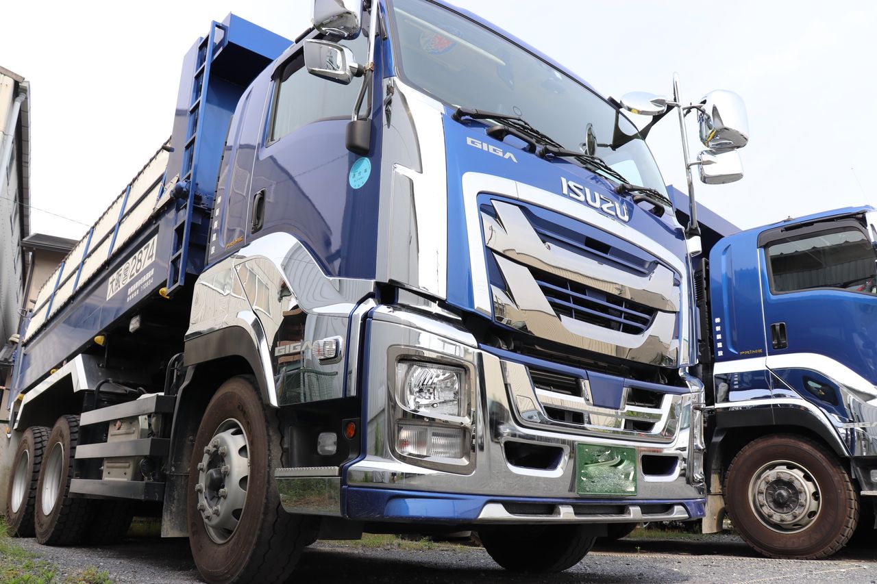 弊社では4tダンプトラック以外にも大型10tダンプトラックの御用意もございます 株式会社新鋭建設 弊社では4tダンプトラック以外にも大型10tダンプトラックの御用意もございます 株式会社新鋭建設