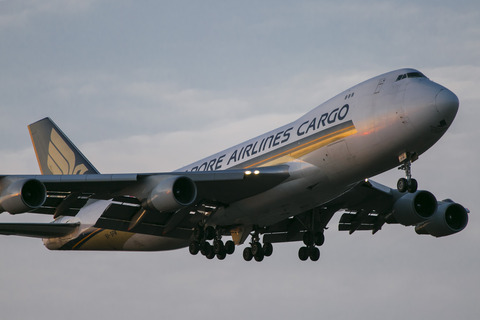 Singapore Airlines Cargo:Boeing 747-412F:SCD(9V-SFM)-9333