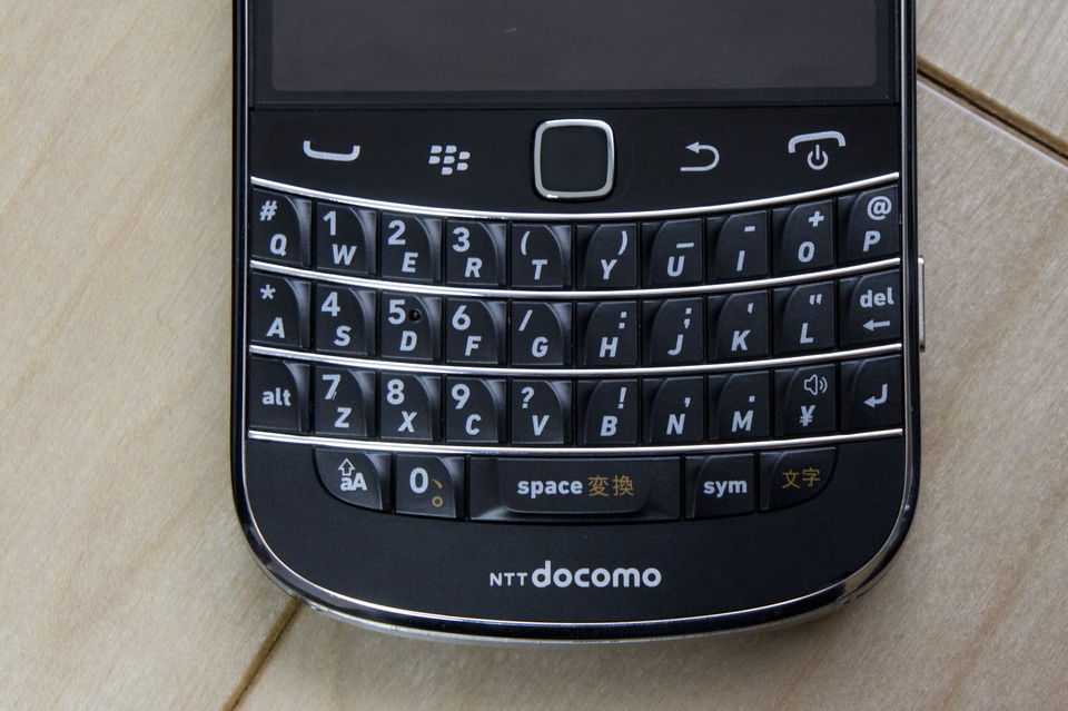 BlackBerry Bold 9900レビュー 外観編 : おShinoブ BlackBerry Bold 9900レビュー 外観編 : おShinoブ
