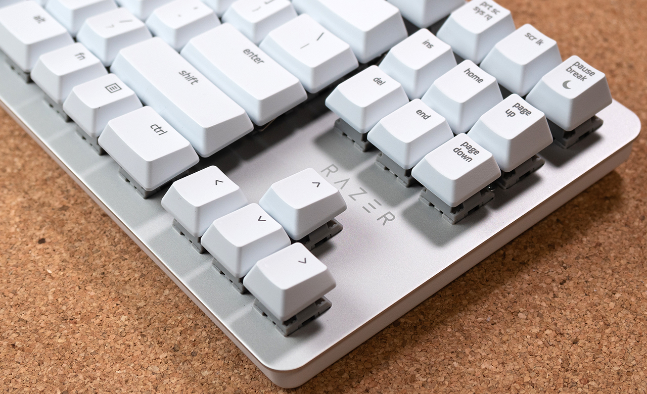 静音オレンジスイッチ搭載の Razer BlackWidow Lite Mercury 静音オレンジスイッチ搭載の Razer BlackWidow Lite Mercury