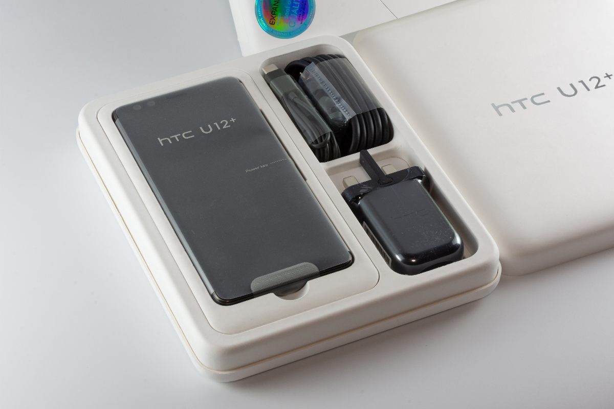 htc U12 海外版 64gb 背面シースルー・デザインのAndroid端末 HTC U12+ 海外版 レビュー：第