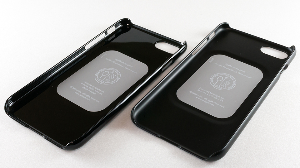 マットブラックとジェットブラックはケースで切り替えよう。Spigen