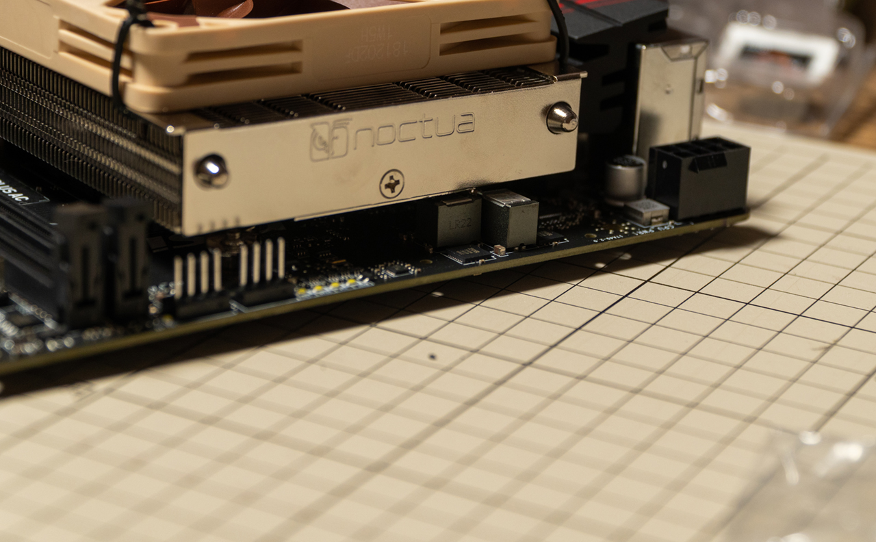 PC 自作 オシャレなPC部屋を目指して ― 小型なセカンドPCを自作で組んで