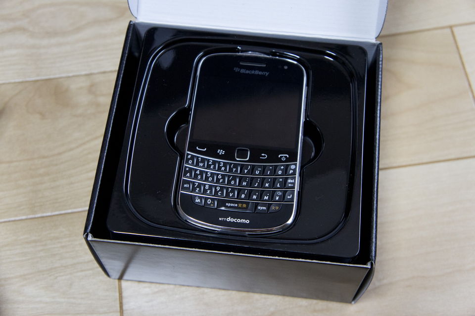 BlackBerry Bold 9900レビュー 外観編 : おShinoブ
