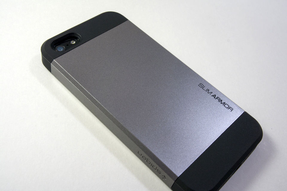 デザインと堅牢性を兼ね備えたiPhone 5ケース SGP スリムアーマー