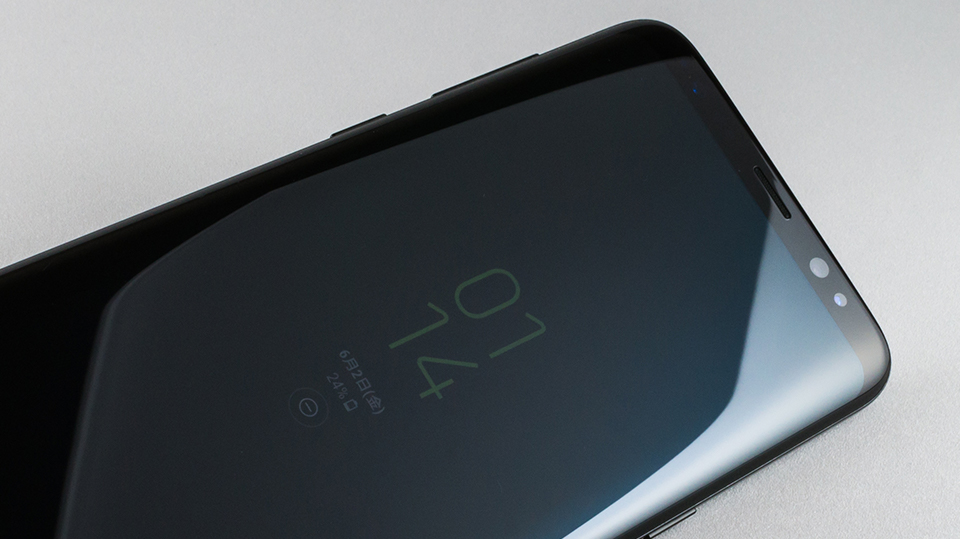 スプレーを使って全面ピッタリ保護な Samsung Galaxy S8用 保護