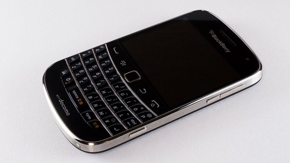 コレクションアイテムとしてBlackBerry Bold 9900 を買ってみた : お