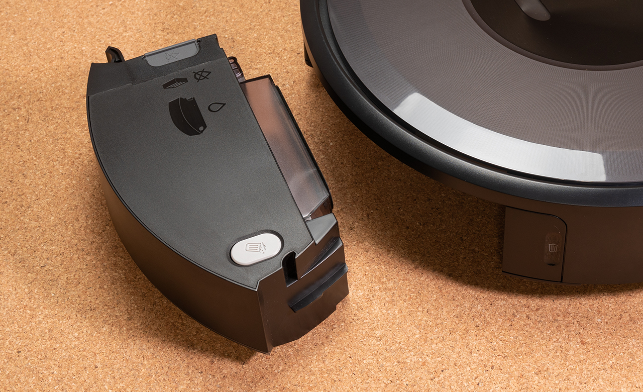 ルンバ　i7+　傷あり ルンバ i7+ 傷あり ルンバ i7+ 傷あり iRobot(アイロボット