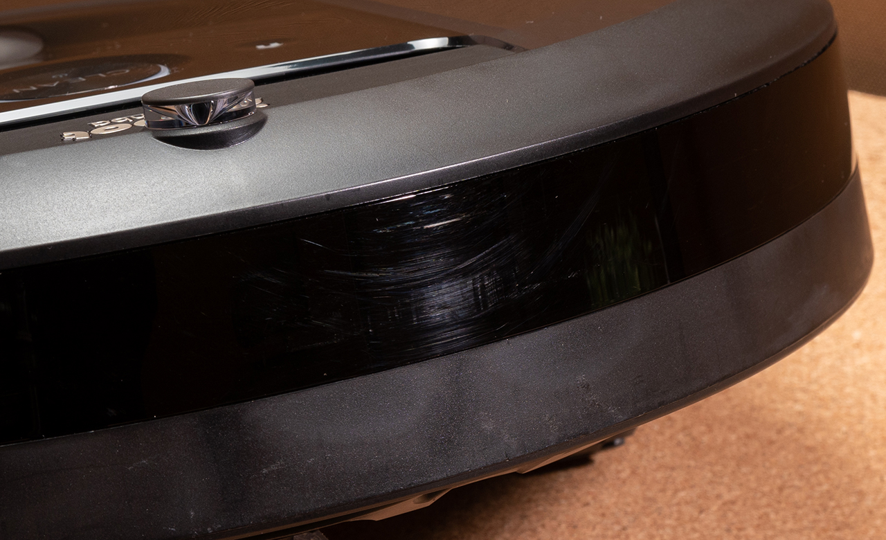 ルンバ i7+ 傷あり 注意】通常使用で床が傷だらけ。』 iRobot