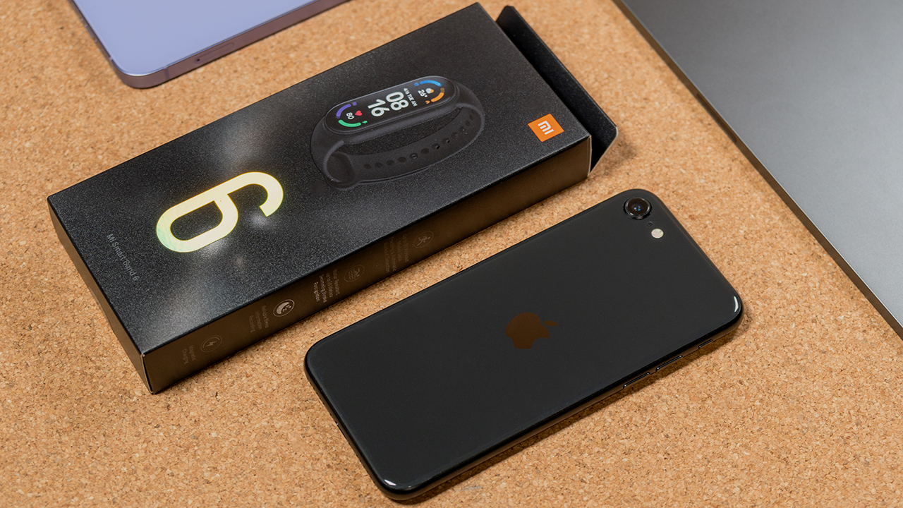 今どき Apple iPhone 12 ブラック 本体（Belkin Magnetic Wireless 
