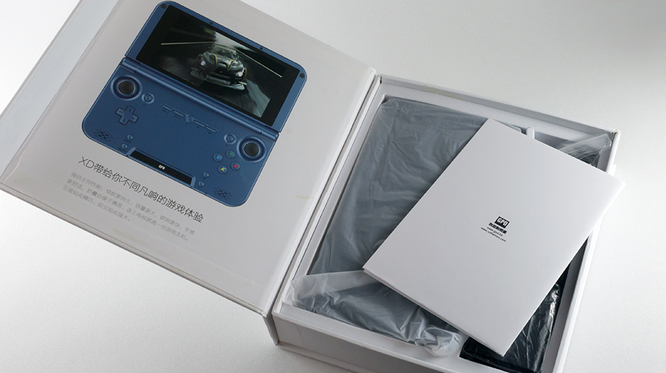 見た目がニンテンドー3DS LLにそっくりなゲーミングAndroid端末