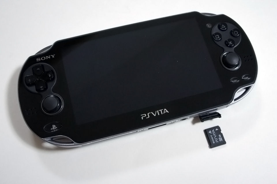 PlayStation Vita周辺機器レビュー メモリーカード&クレードル PlayStation Vita周辺機器レビュー メモリーカード&クレードル