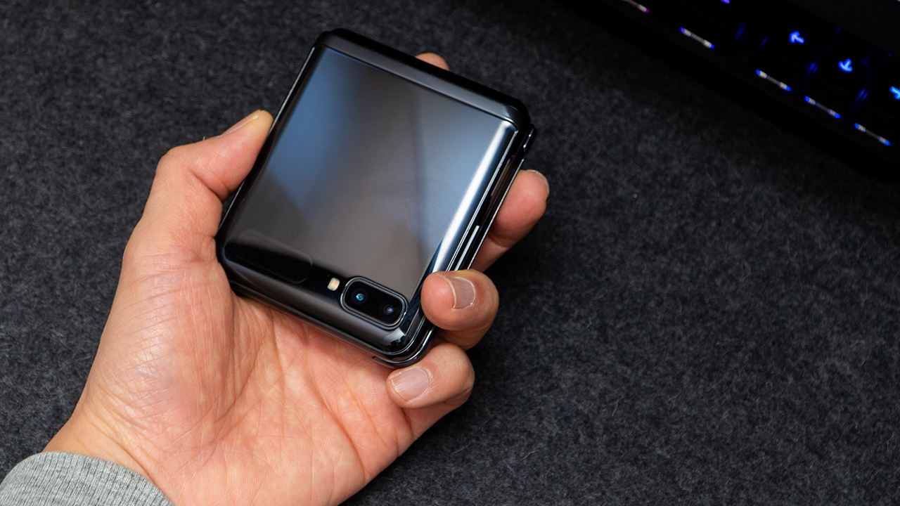 Galaxy Z Flip 5 216GB⚠️海外版 SIMフ…