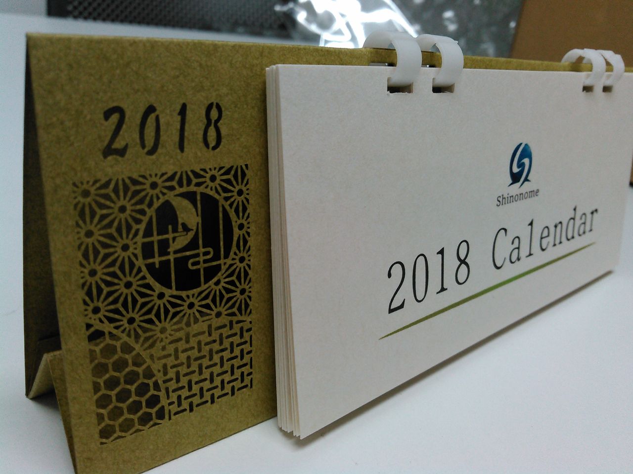 個人発明家向け特許 発明教室 目指せ一攫千金 東雲特許事務所のノベルティグッズ 卓上カレンダー編 個人発明家向け特許 発明教室 目指せ一攫千金 東雲特許事務所のノベルティグッズ 卓上カレンダー編