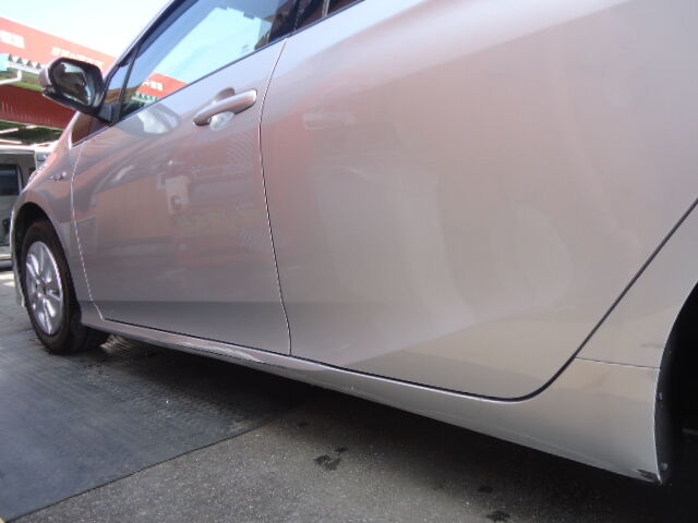 プリウス（ZVW50）ロッカーパネルモール交換 : 新生オート飯能