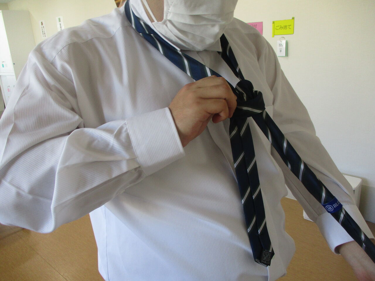 ネクタイ苦戦中 さわやか 日記