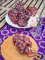 赤いシャインマスカット　クイーンルージュ