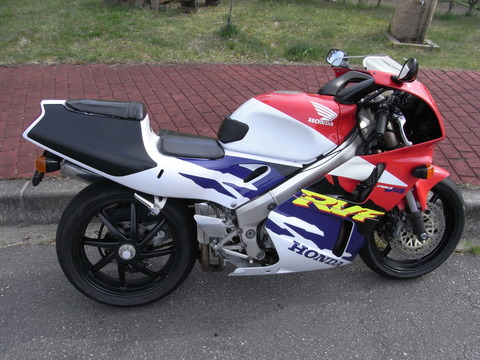 ｒｖｆ４００ ユーザー車検 エンジン番号を探せ Vfr400 白煙の彼方に