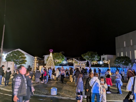 04イルミネーション賑わい　加工