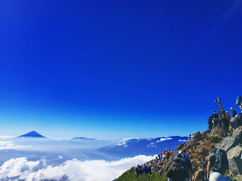 八ヶ岳山頂から見える富士山