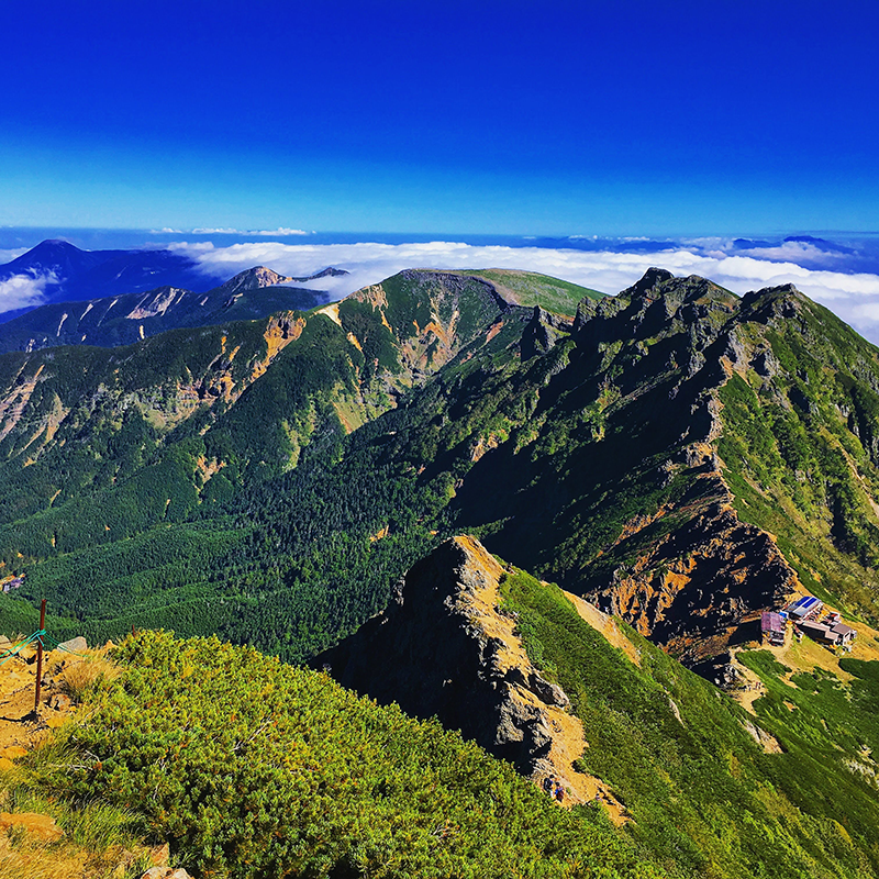 八ヶ岳・赤岳から見える赤岳展望層、横岳、硫黄岳、天狗岳、蓼科山