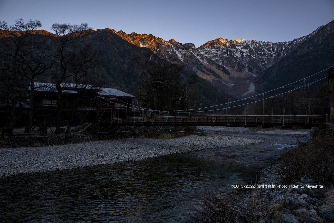 染まる穂高連峰20221119-_DSC6675