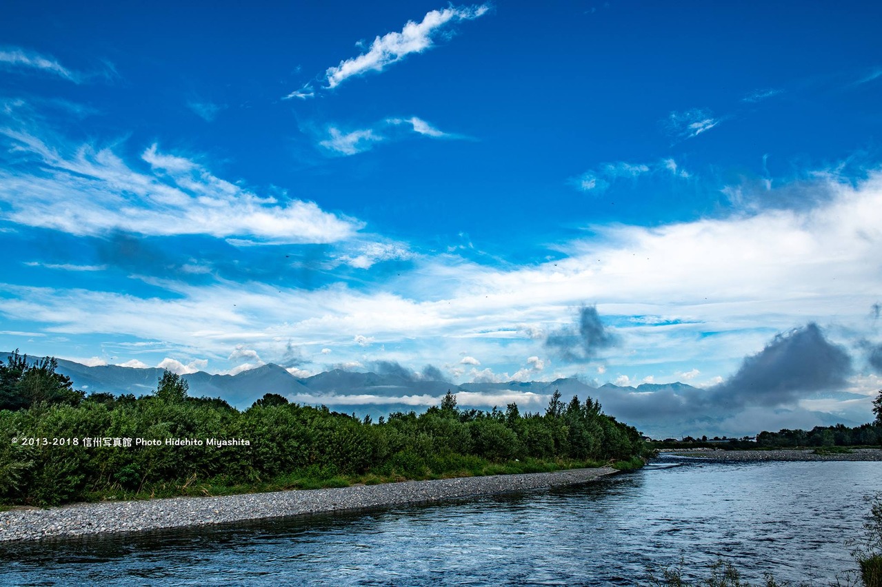 雲の常念山脈