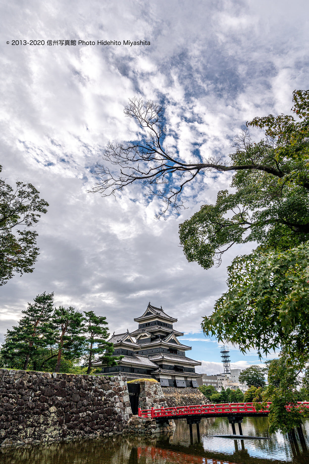 雲の切れ間に
