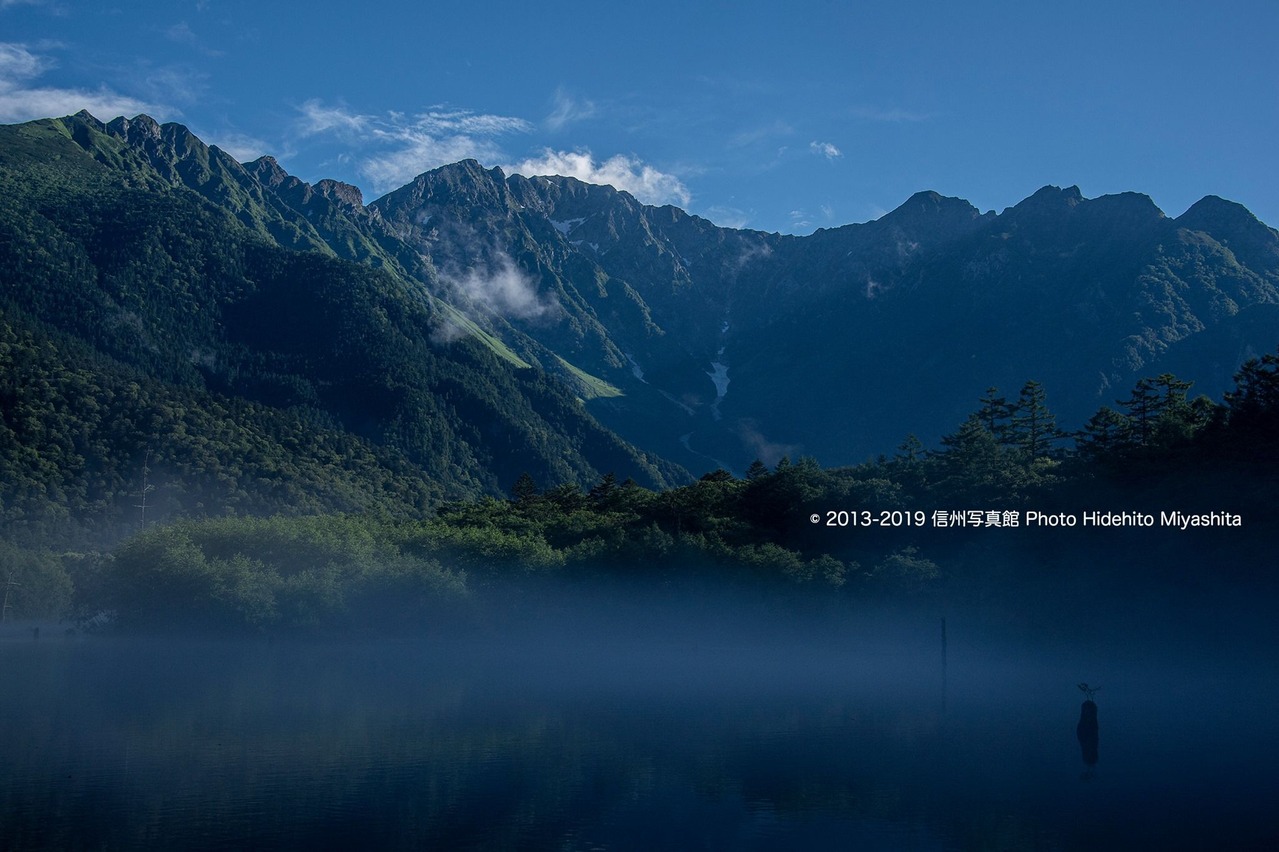 朝の穂高連峰を望む