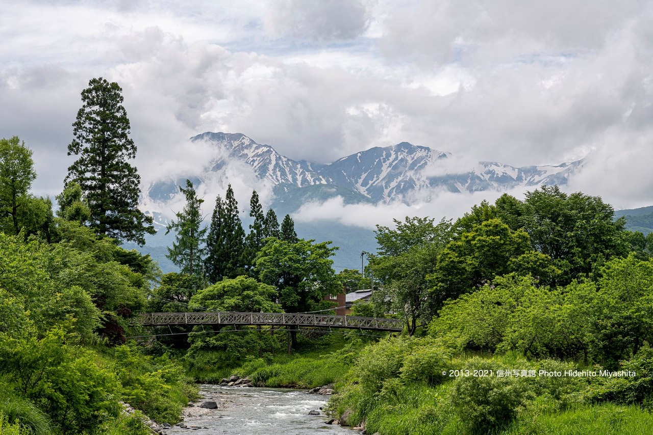 梅雨空の大出