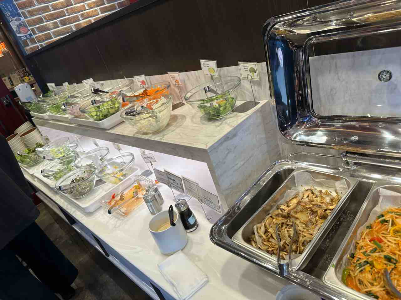 六本木一丁目) アパホテルのランチサラダバーが最高すぎる件