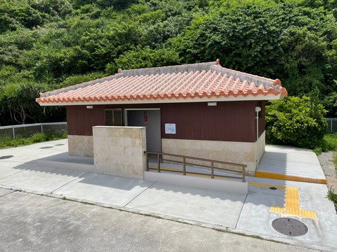 LINE_ALBUM_渡名喜公衆トイレ_220716_1