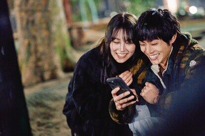 【写真・画像】BTSも宿泊!五つ星高級ホテルで堀未央奈が夫と“夫婦初の外泊”…アイドル時代にできなかった念願の制服デートに大はしゃぎ 2枚目