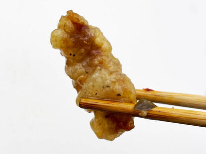 厚めの衣に甘辛いソースがよく絡んで絶品です!