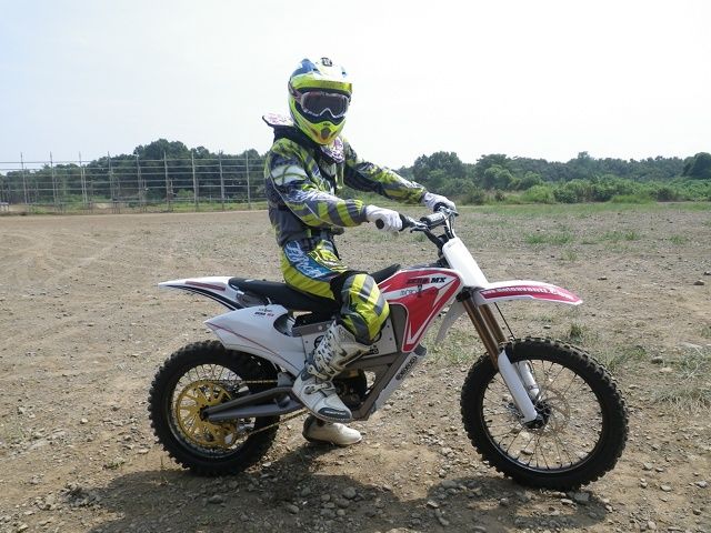 電動バイク ZERO MXでモトクロスの草レース挑戦！！ : SHINYO