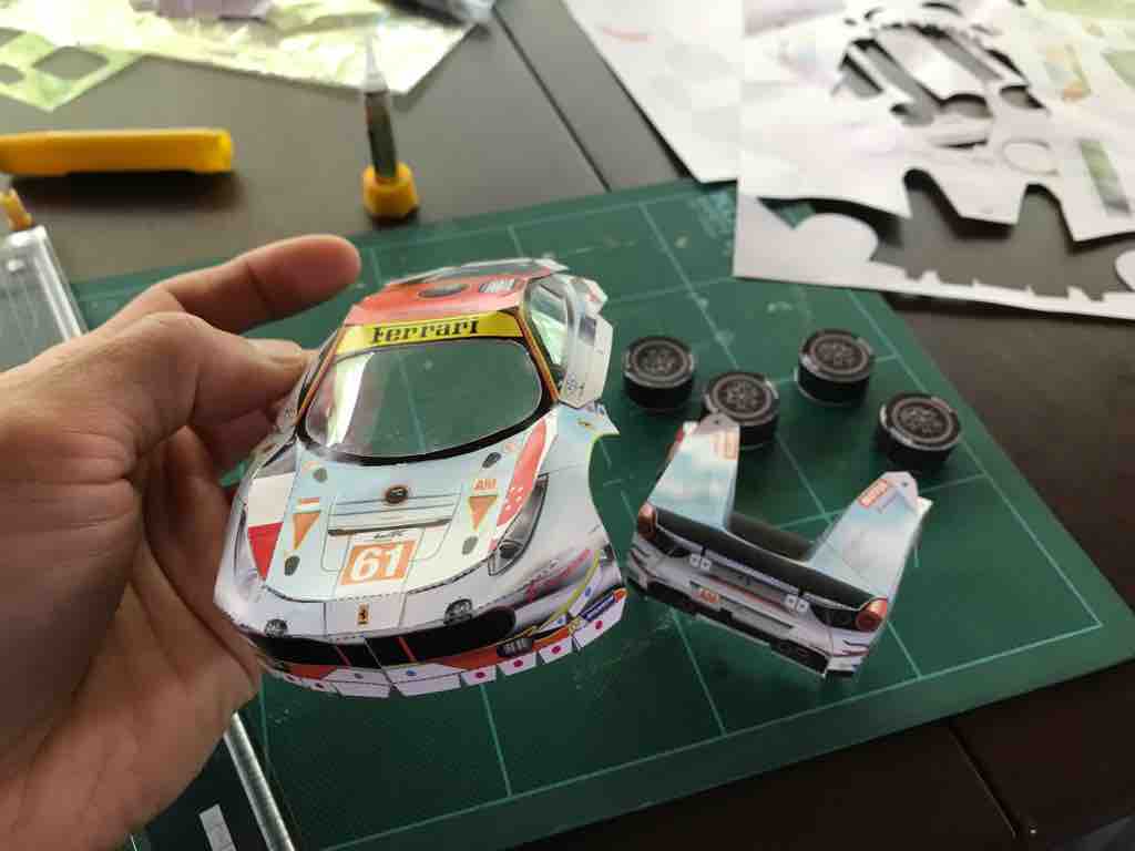 ペーパークラフトチャレンジ ルマン フェラーリ4gte そして3歳の息子と丸太運搬トラック製作 Shinyo Mag シンヨ マグ