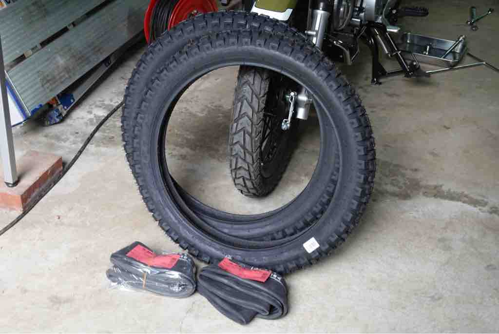 ラリー参加準備のタイヤ交換 しかーし今回は参加断念 Door Of Adventure 八ヶ岳 台風の影響で延期 Shinyo Mag シンヨ マグ