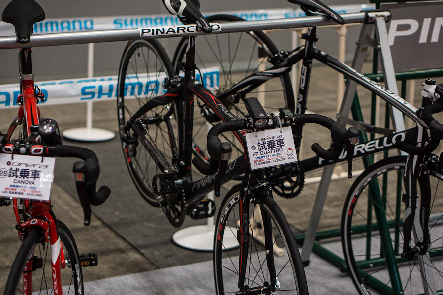 しおいんですけど 幕張メッセにチャリで来た 人生初のロードバイクにまたがる編