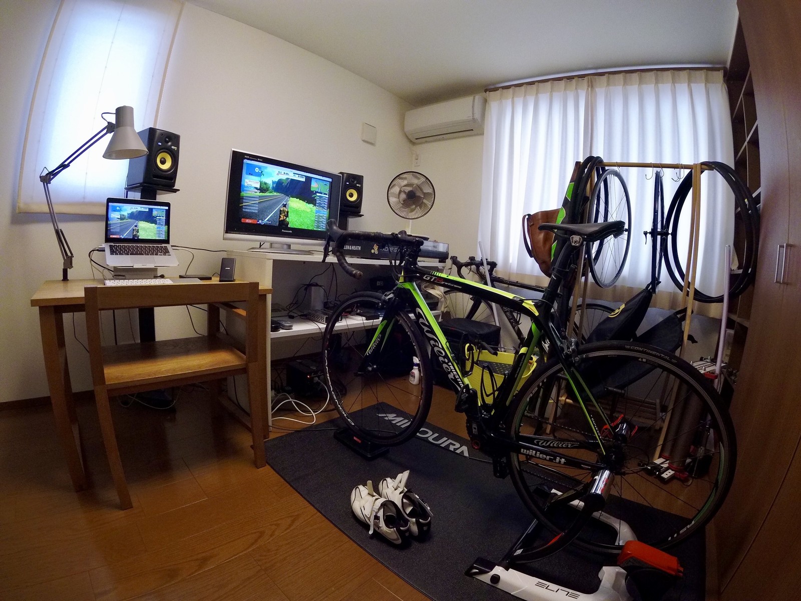 Zwiftを始めて1年経ったので導入に際して必要なものから雑感