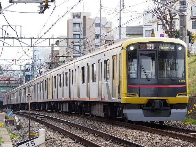 鉄道車両の内装紹介 関東私鉄 城南方面 : 日常の中にも非日常