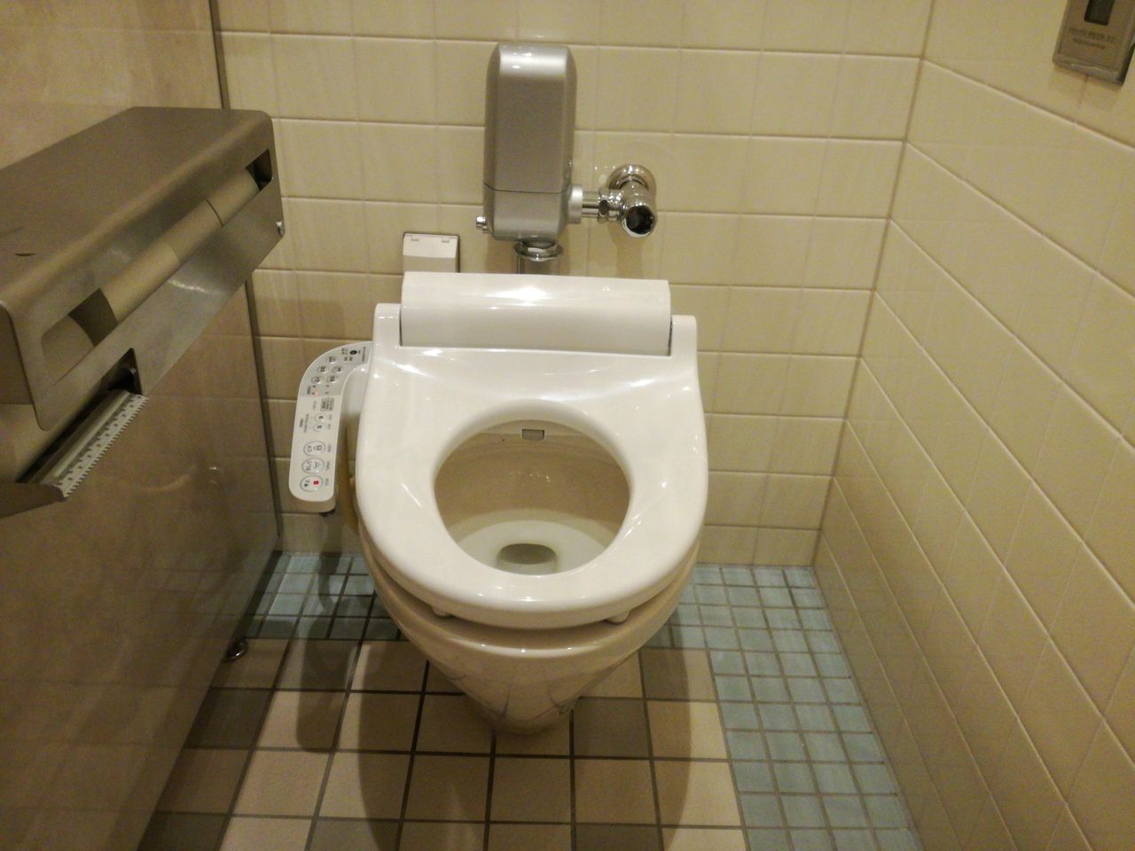 ディズニーランドトイレ盗撮 