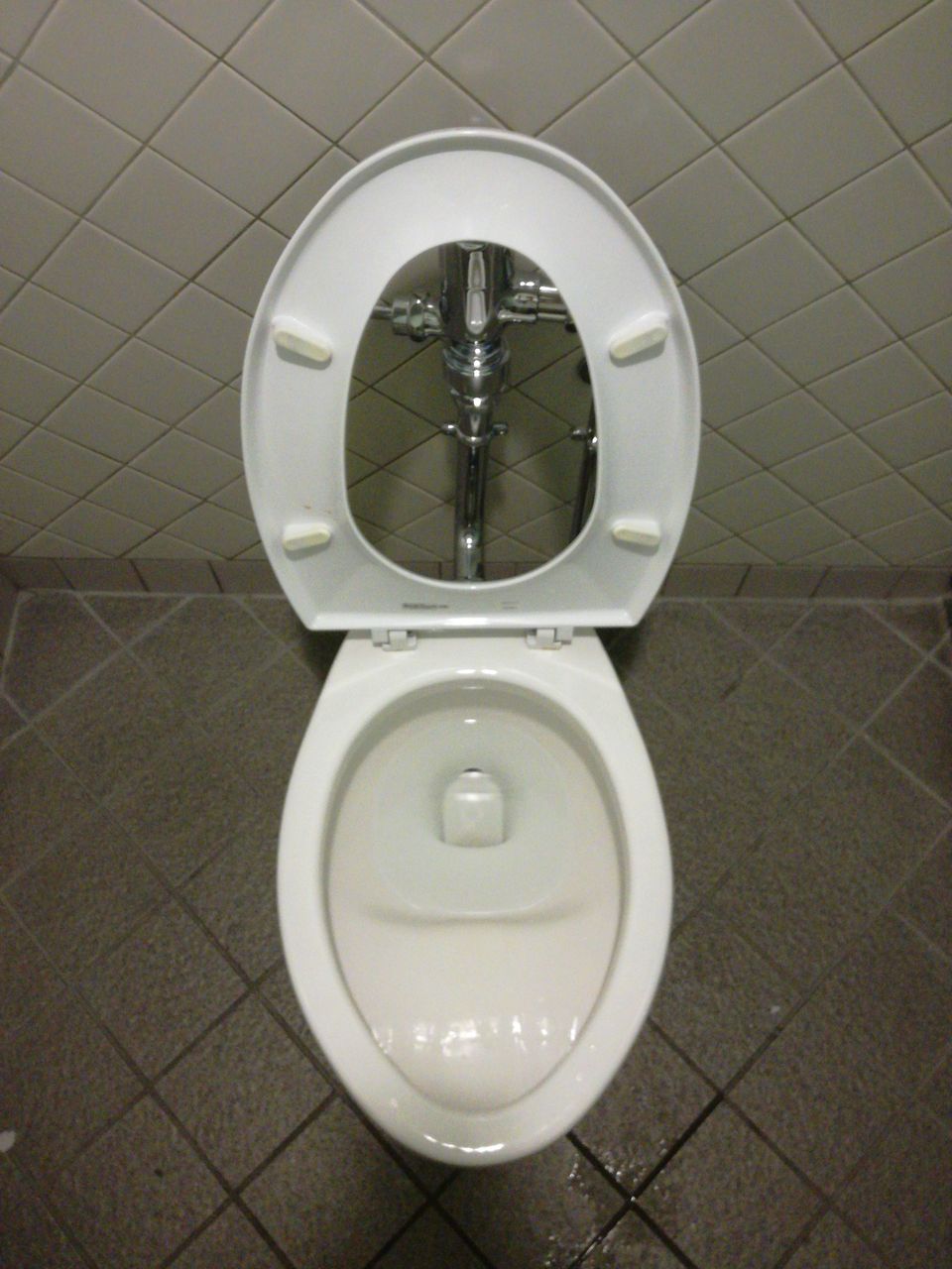 ディズニーランドトイレ盗撮 