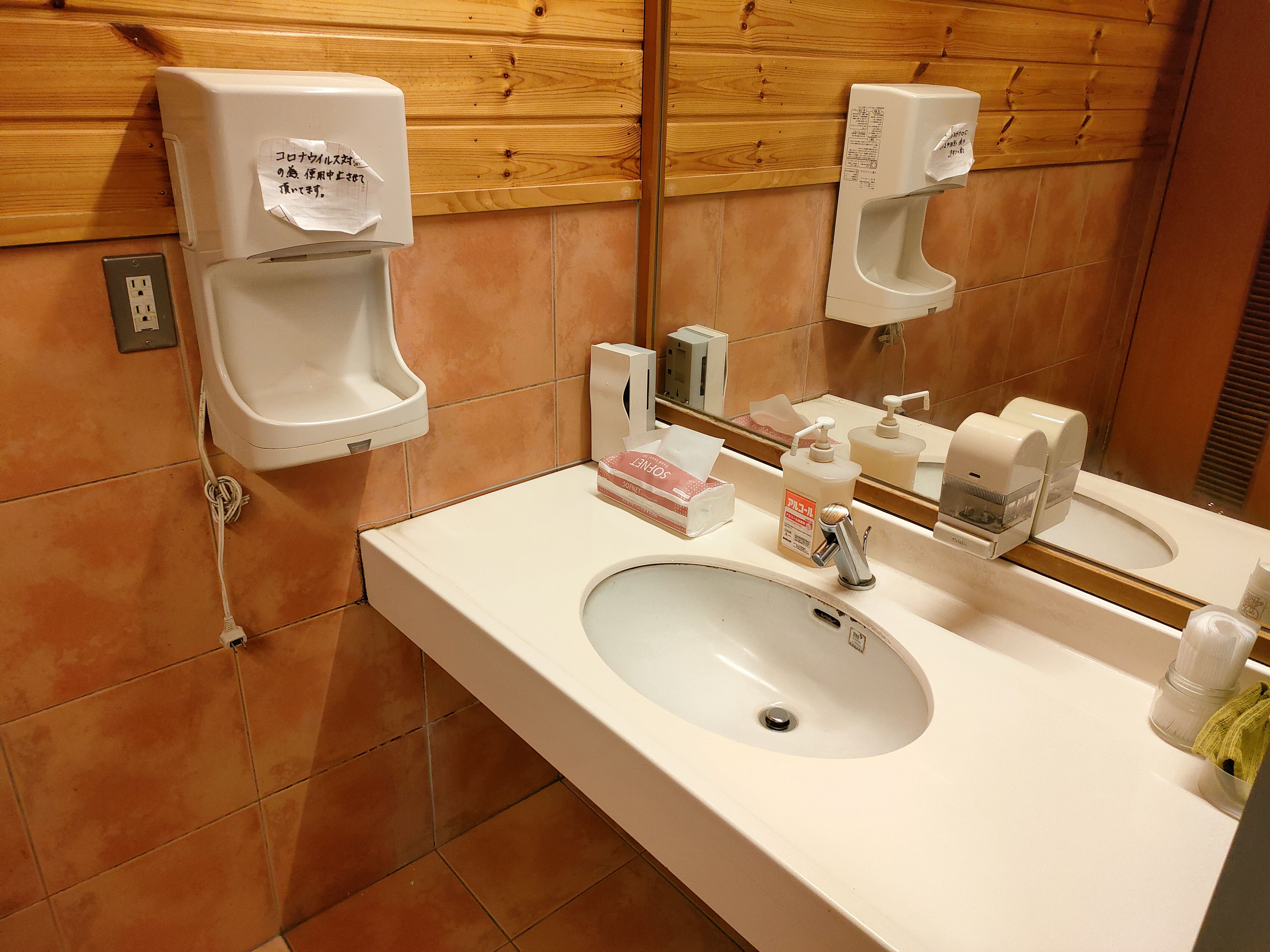 コメダ珈琲店 古淵駅前店 Shirokuma Bihitasu的トイレガイド ᴥ