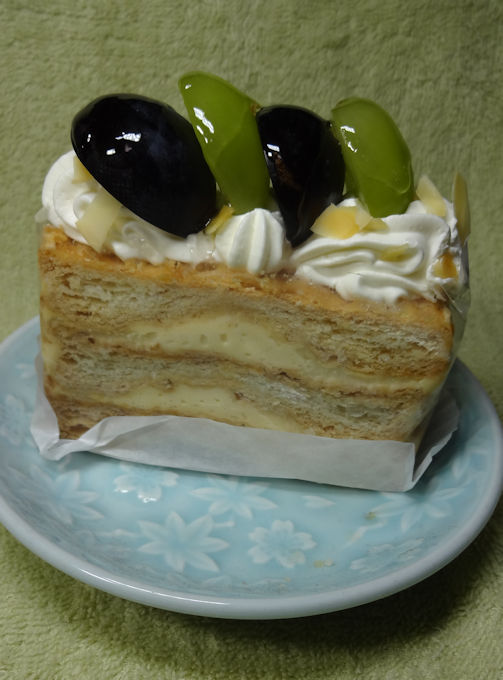 蓮田 不二家蓮田店で話題の ナガノパープル シャインマスカット のケーキを味わう シロクマ市 広報課 蓮田 不二家蓮田店で話題の ナガノパープル シャインマスカット のケーキを味わう シロクマ市 広報課