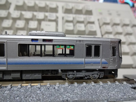 223系0番台_先頭側面