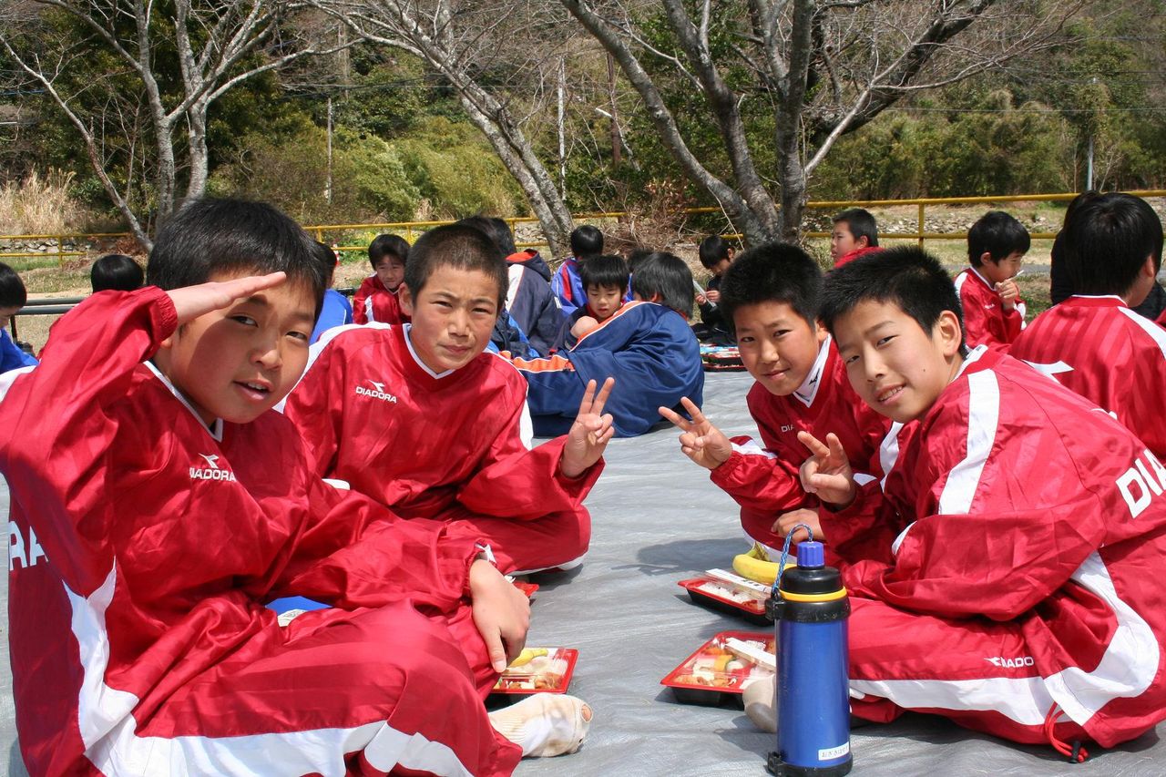 平成22年度卒団式 城山サッカースポーツ少年団 平成22年度卒団式 城山サッカースポーツ少年団