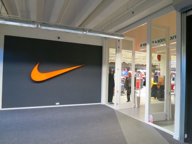 AmsterdamにあるNIKEのOUTLET、Amsterdam Osdorp : Amstelveen BLOG